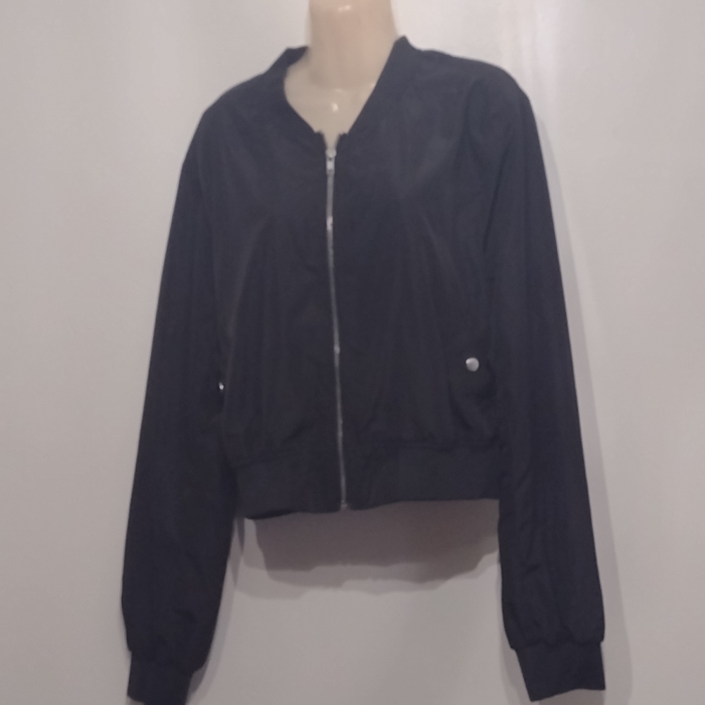 Color story black bomber jacket